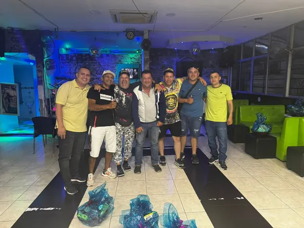 Equipo de DJs y anfitriones de Mundo Tropical Bucaramanga